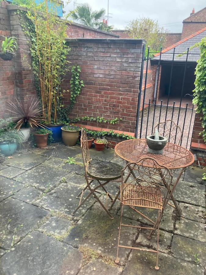 Central Chester Bedrooms Buitenkant foto