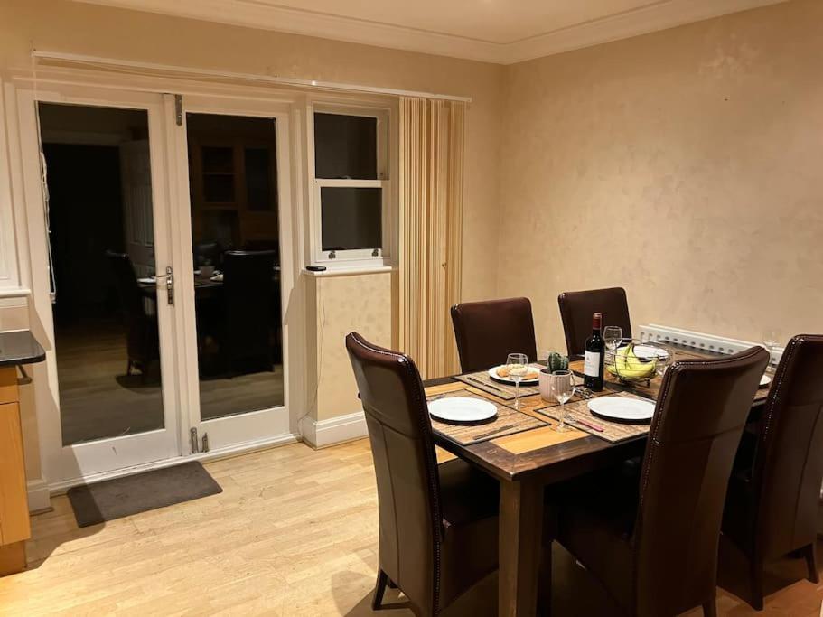 Central Chester Bedrooms Buitenkant foto
